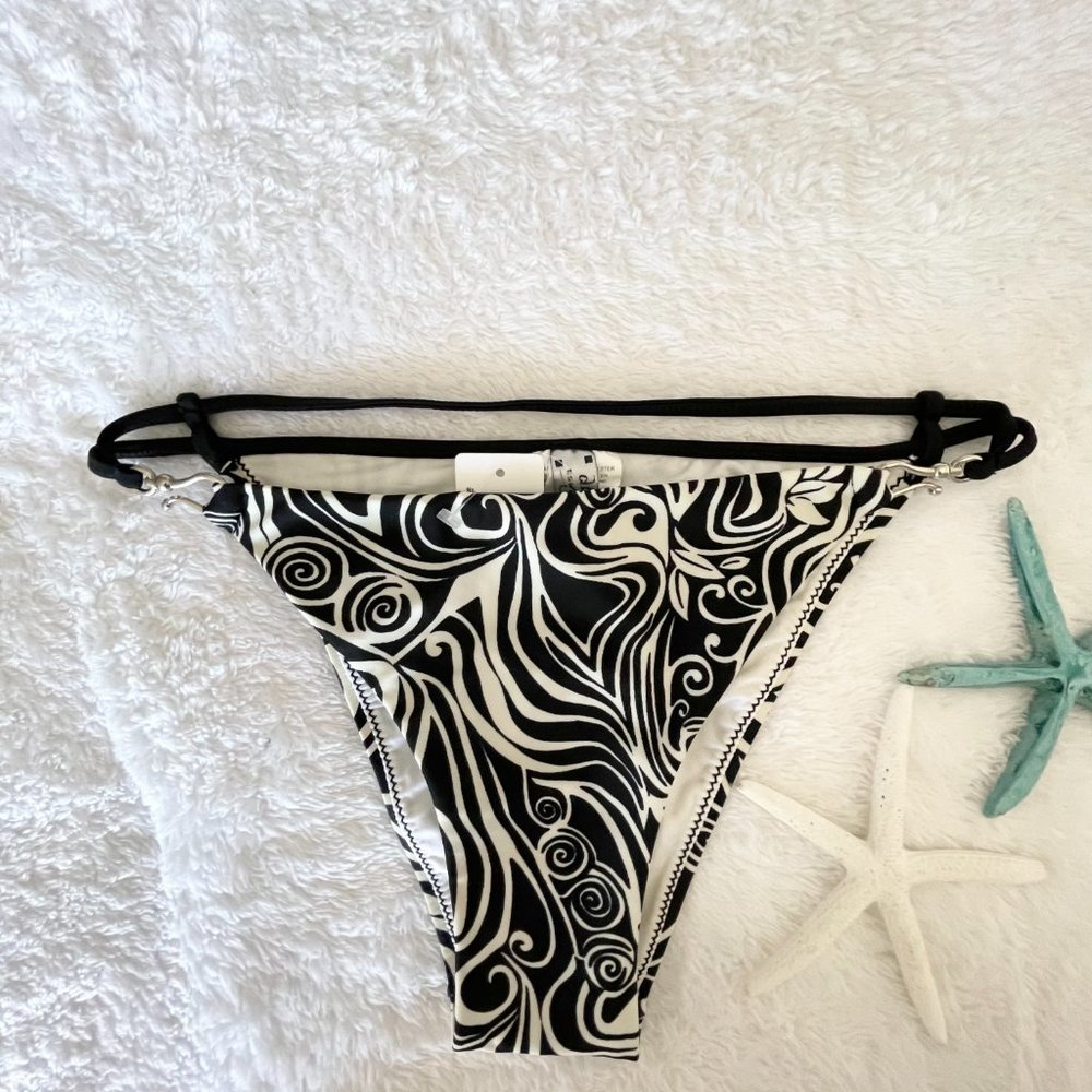 NWOT Ladies bikini bottom, black/Ivory, Size 8, Italian